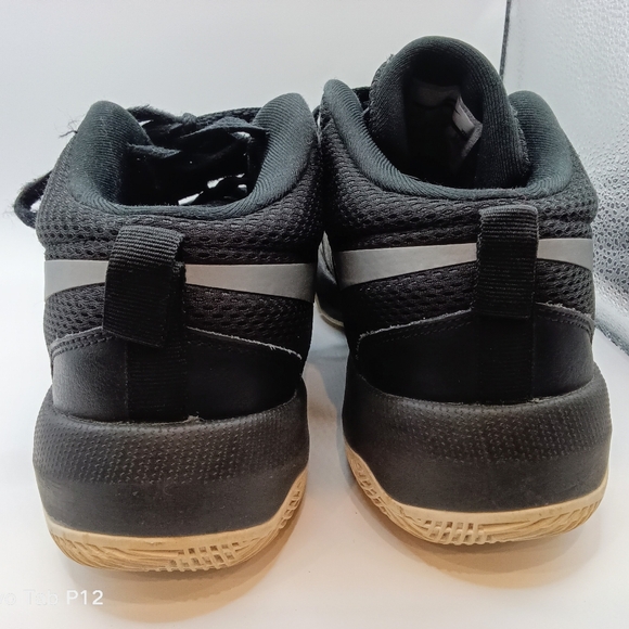 Nike Team Hustle D8 Unisex Size 7Y Black Sneakers - Picture 6 of 7